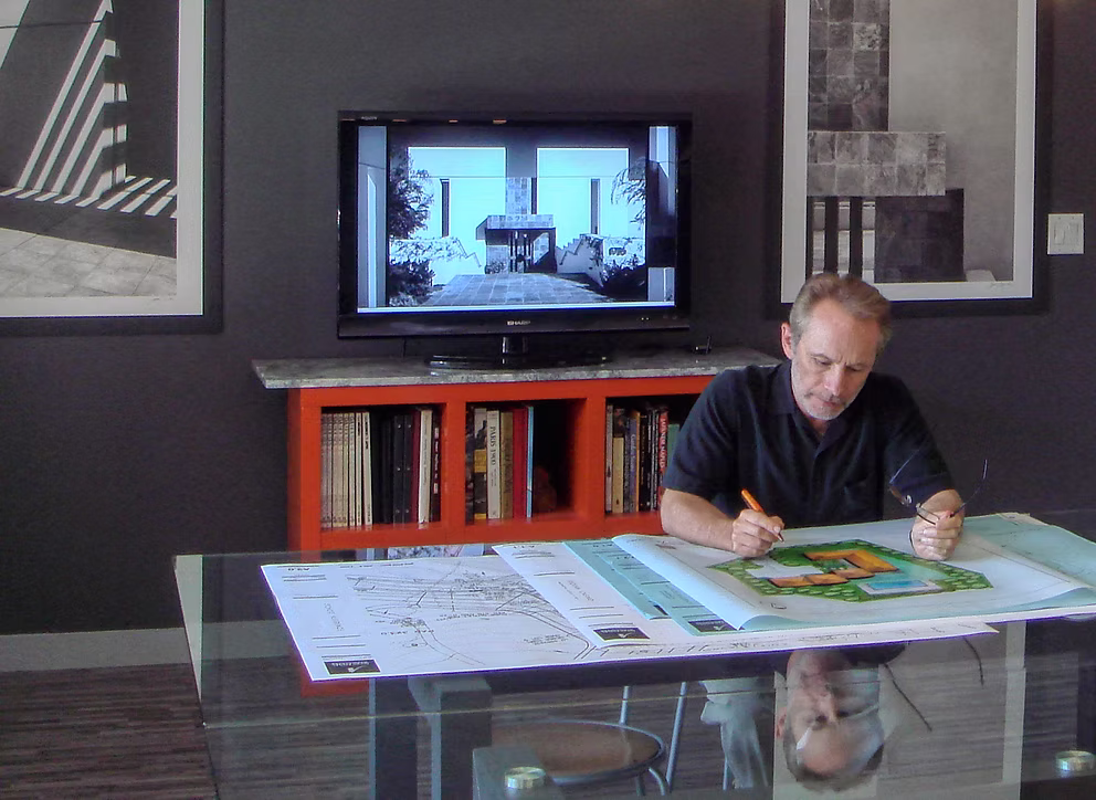 Jorge Engel at work in the studio